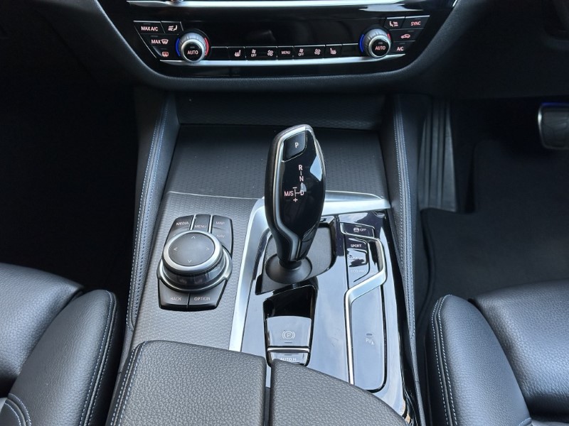 2022 (22) BMW 5 SERIES 520i MHT M Sport 5dr Touring  4995595