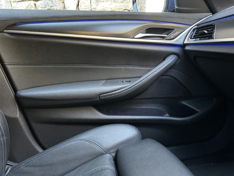 2022 (22) BMW 5 SERIES 520i MHT M Sport 5dr Touring  4995600