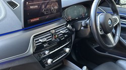 2022 (22) BMW 5 SERIES 520i MHT M Sport 5dr Touring 4995613