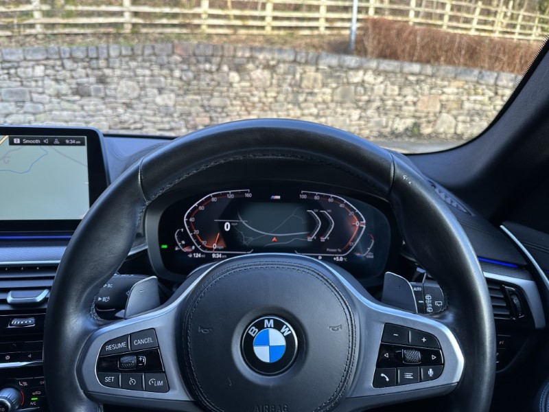 2022 (22) BMW 5 SERIES 520i MHT M Sport 5dr Touring  4995637