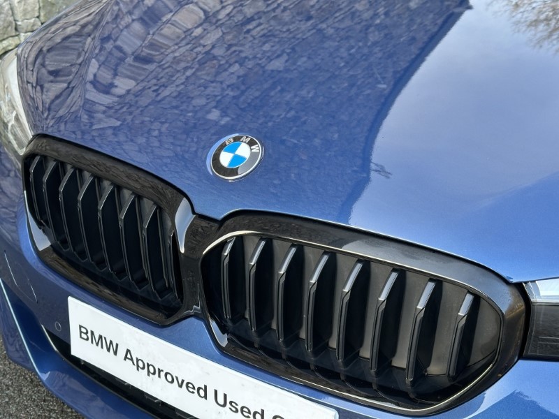 2022 (22) BMW 5 SERIES 520i MHT M Sport 5dr Touring  4995610