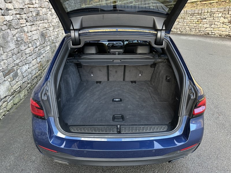 2022 (22) BMW 5 SERIES 520i MHT M Sport 5dr Touring  4995586