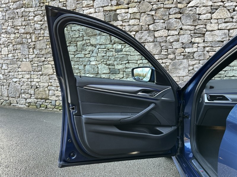 2022 (22) BMW 5 SERIES 520i MHT M Sport 5dr Touring  4995622