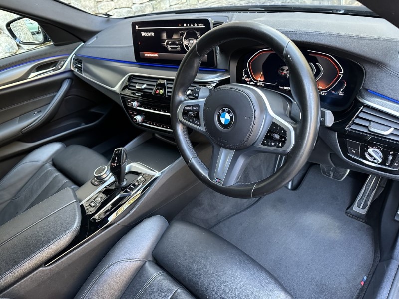 2022 (22) BMW 5 SERIES 520i MHT M Sport 5dr Touring  4995587