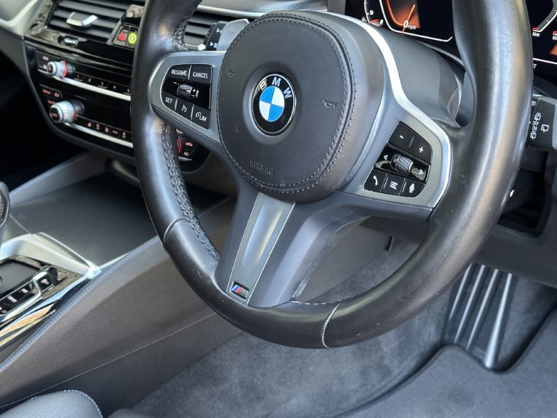 2022 (22) BMW 5 SERIES 520i MHT M Sport 5dr Touring  4995588