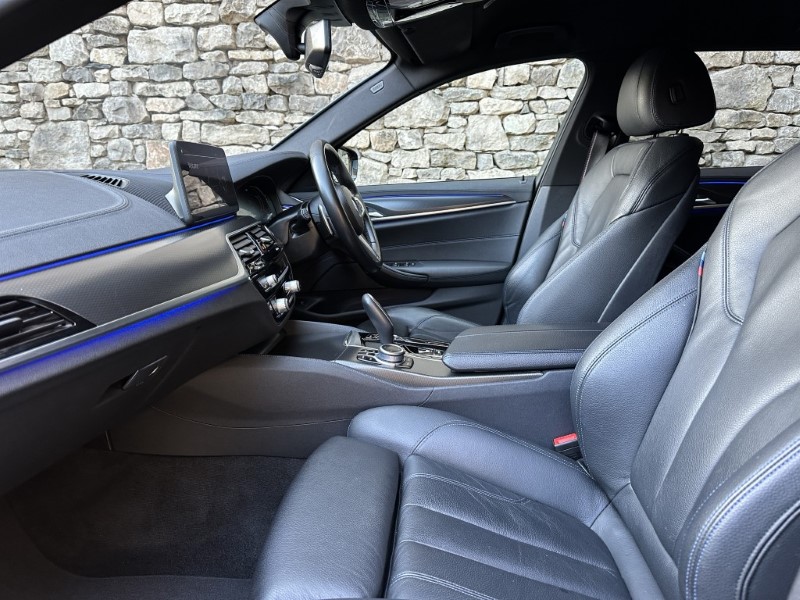 2022 (22) BMW 5 SERIES 520i MHT M Sport 5dr Touring  4995614