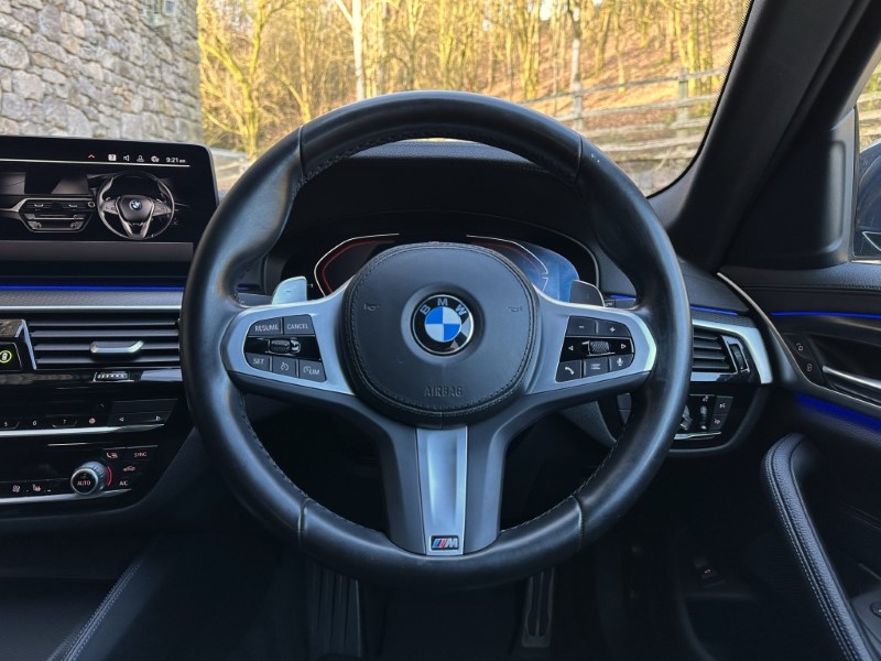 2022 (22) BMW 5 SERIES 520i MHT M Sport 5dr Touring  4995593
