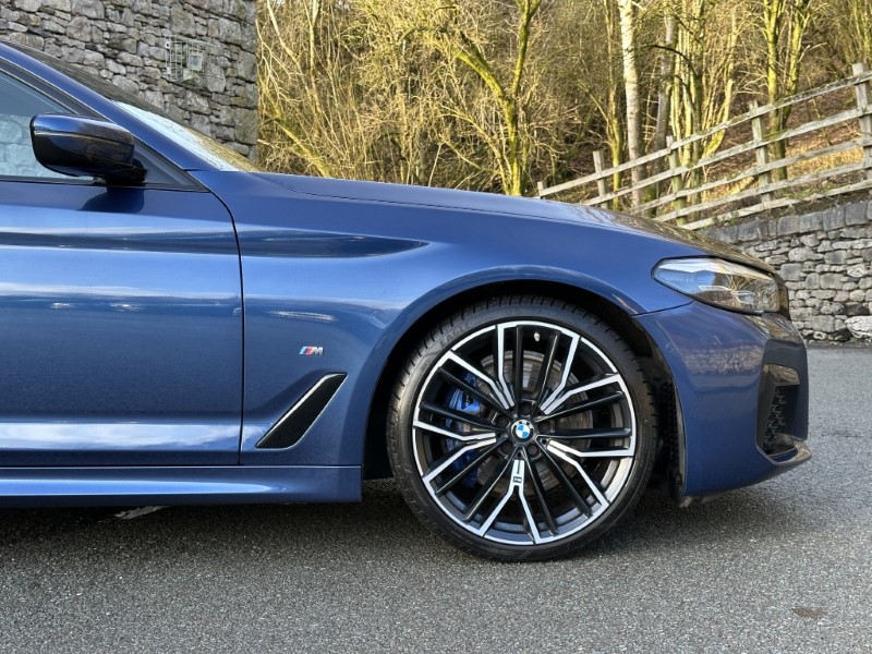 2022 (22) BMW 5 SERIES 520i MHT M Sport 5dr Touring  4995645