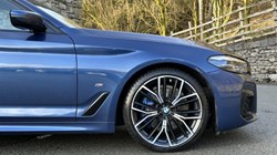 2022 (22) BMW 5 SERIES 520i MHT M Sport 5dr Touring 4995645