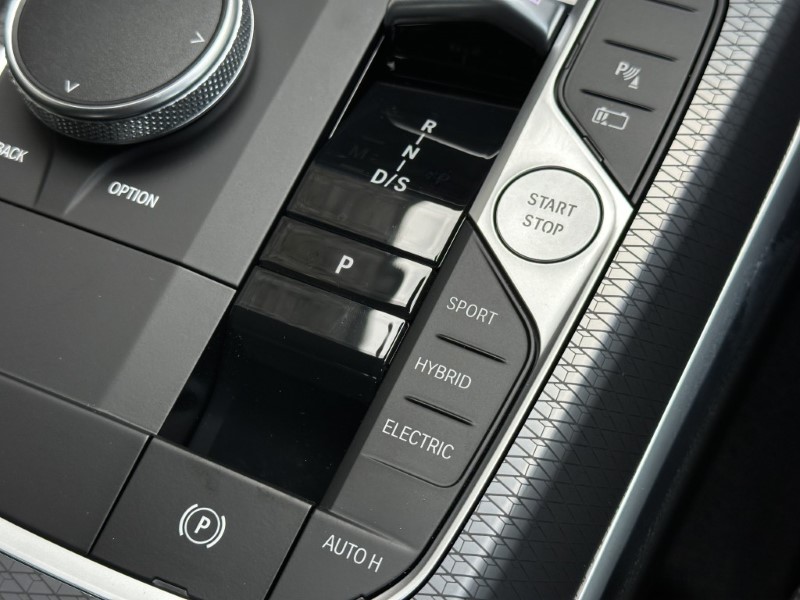 2026 (75) BMW 3 SERIES 330e 22.3 kWh M Sport 4dr Step Auto 4974433