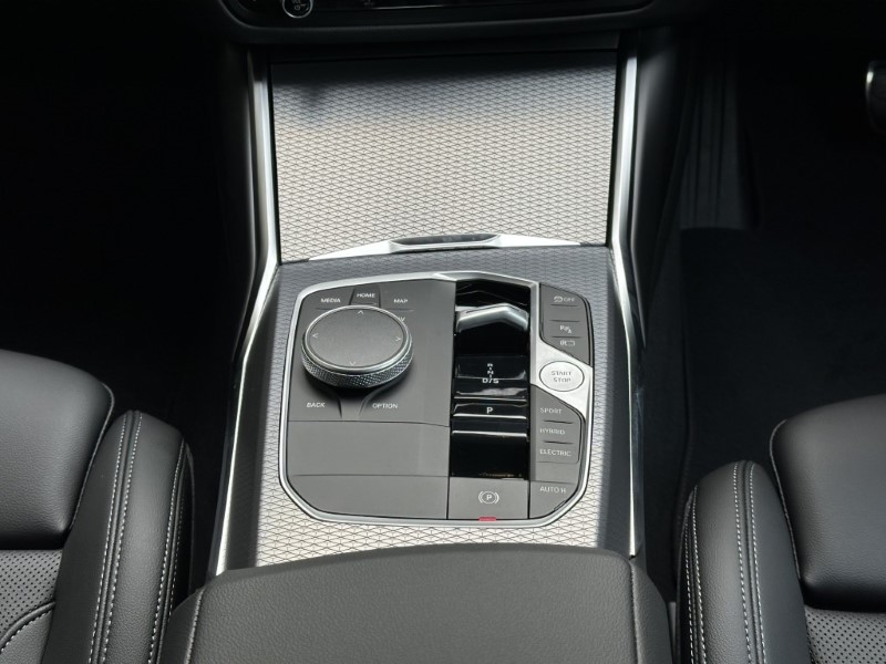 2026 (75) BMW 3 SERIES 330e 22.3 kWh M Sport 4dr Step Auto 4974423