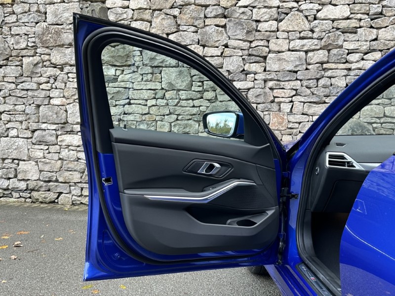 2026 (75) BMW 3 SERIES 330e 22.3 kWh M Sport 4dr Step Auto 4974447