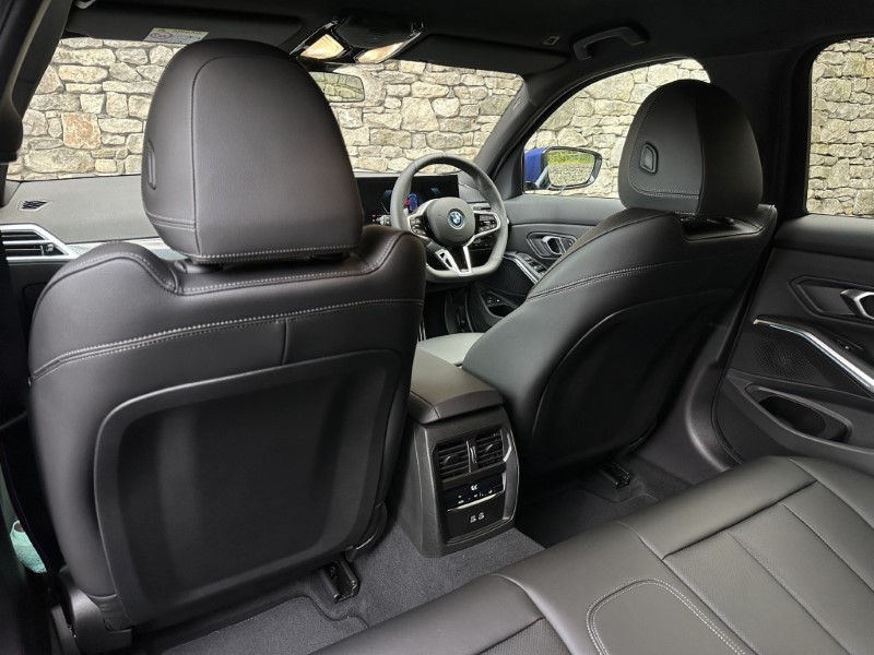 2026 (75) BMW 3 SERIES 330e 22.3 kWh M Sport 4dr Step Auto 4974450