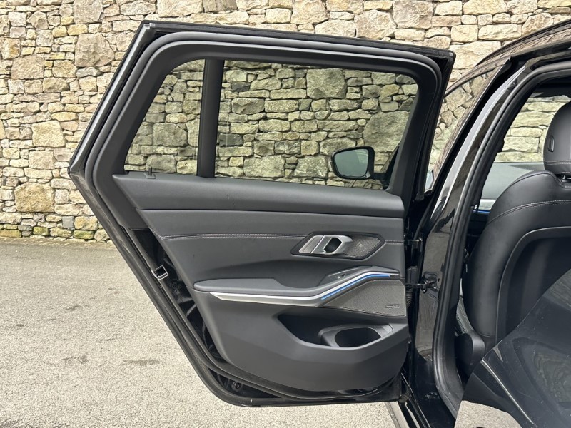 2020 (70) BMW 3 SERIES 330e M Sport Touring  4988987