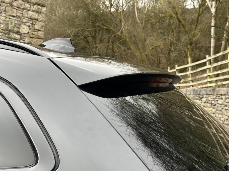 2020 (70) BMW 3 SERIES 330e M Sport Touring  4988995