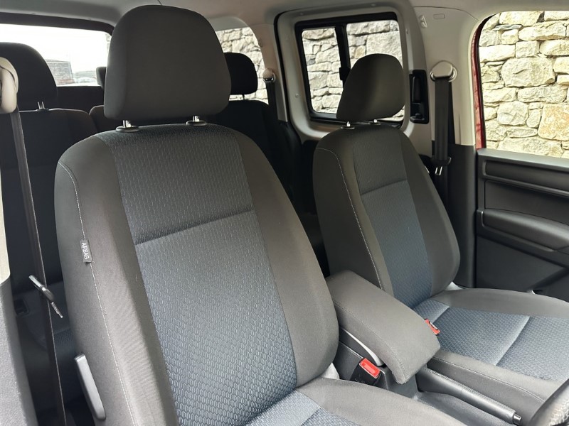 2016 (16) VOLKSWAGEN CADDY MAXI LIFE 2.0 TDI 150 5dr DSG 5003810