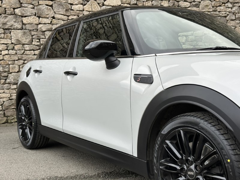 2022 (72) MINI HATCHBACK 2.0 Cooper S Exclusive 5dr Auto 5013144