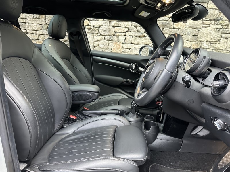 2022 (72) MINI HATCHBACK 2.0 Cooper S Exclusive 5dr Auto 5013081