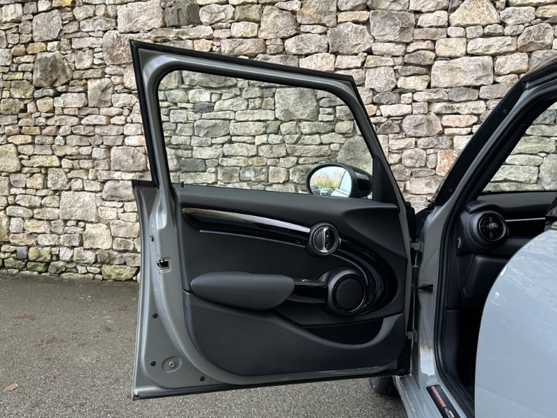 2021 (71) MINI HATCHBACK 1.5 Cooper Sport 5dr 5006356