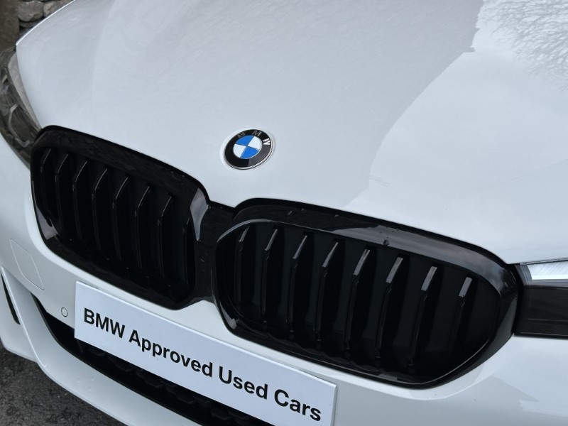 2021 (21) BMW 5 SERIES 520i MHT M Sport 5dr Touring  5011833