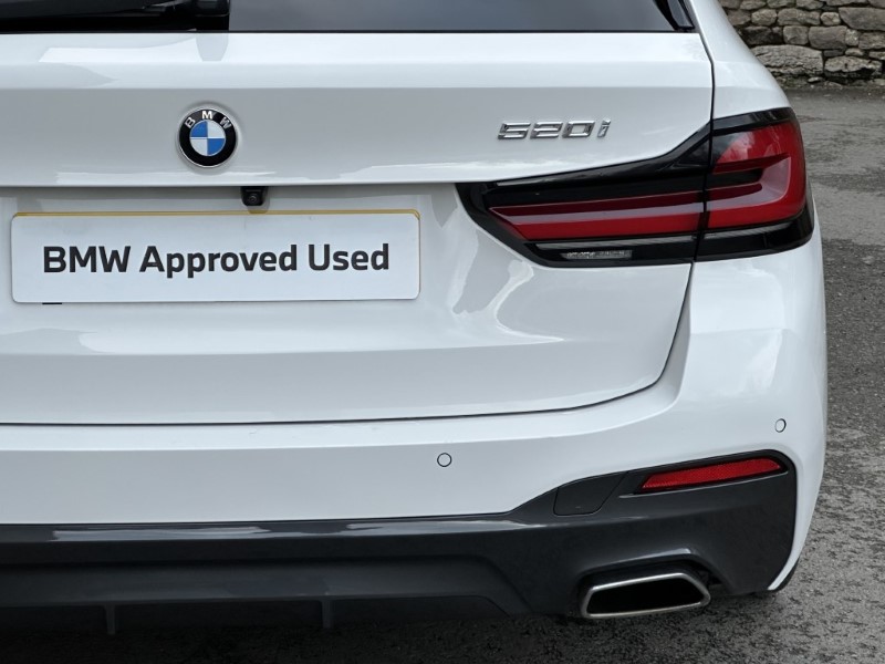 2021 (21) BMW 5 SERIES 520i MHT M Sport 5dr Touring  5011806
