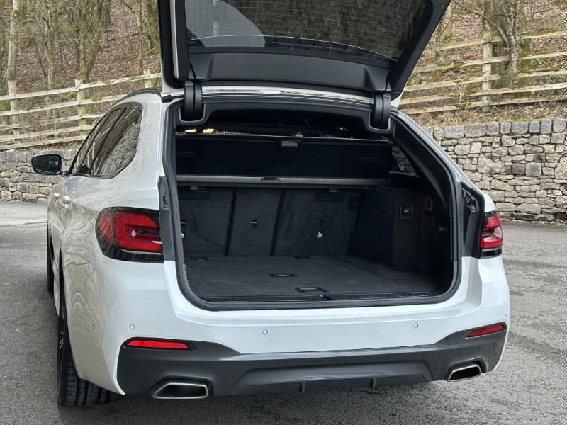 2021 (21) BMW 5 SERIES 520i MHT M Sport 5dr Touring  5011810