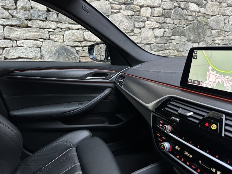 2021 (21) BMW 5 SERIES 520i MHT M Sport 5dr Touring  5011823