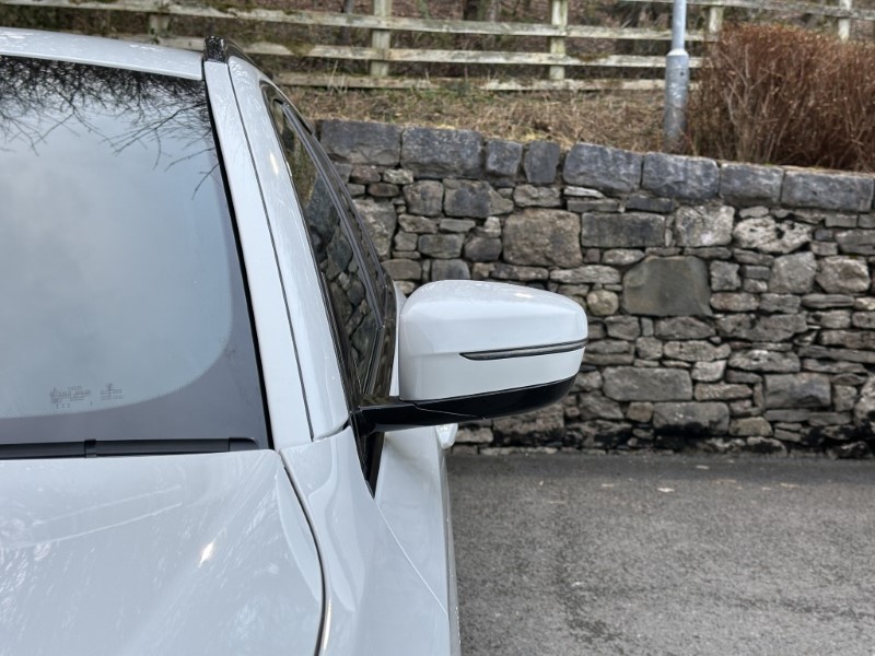 2021 (21) BMW 5 SERIES 520i MHT M Sport 5dr Touring  5011851