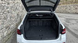 2021 (21) BMW 5 SERIES 520i MHT M Sport 5dr Touring 5011808