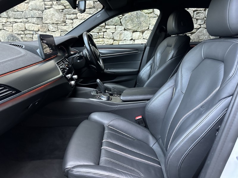 2021 (21) BMW 5 SERIES 520i MHT M Sport 5dr Touring  5011835