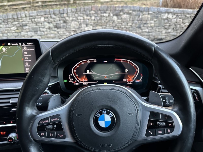 2021 (21) BMW 5 SERIES 520i MHT M Sport 5dr Touring  5011859