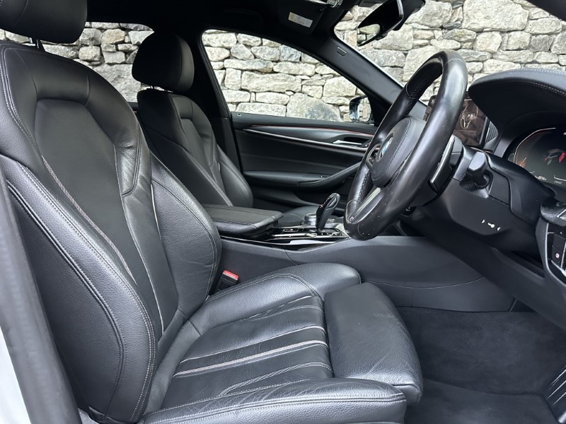 2021 (21) BMW 5 SERIES 520i MHT M Sport 5dr Touring  5011812