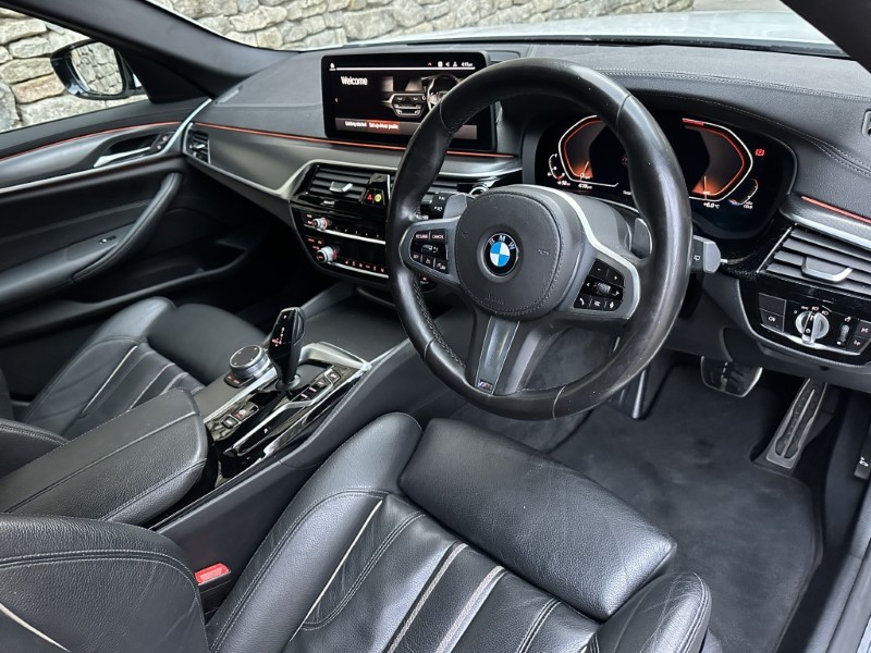 2021 (21) BMW 5 SERIES 520i MHT M Sport 5dr Touring  5011811