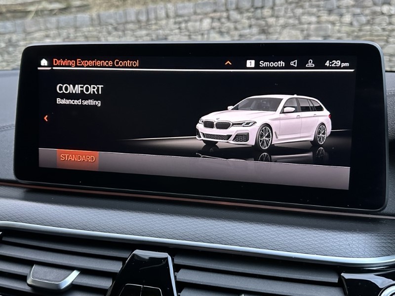 2021 (21) BMW 5 SERIES 520i MHT M Sport 5dr Touring  5011856