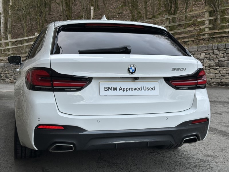 2021 (21) BMW 5 SERIES 520i MHT M Sport 5dr Touring  5011804