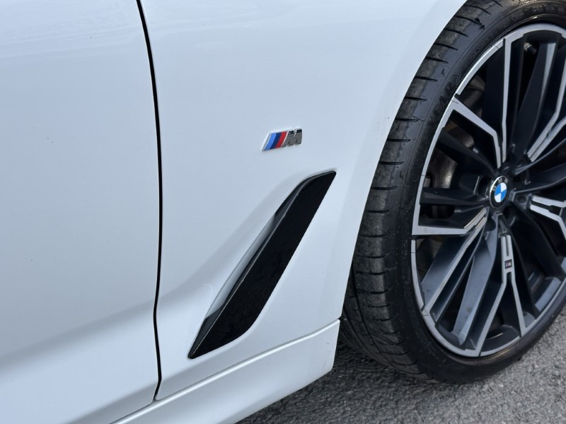 2021 (21) BMW 5 SERIES 520i MHT M Sport 5dr Touring  5011868