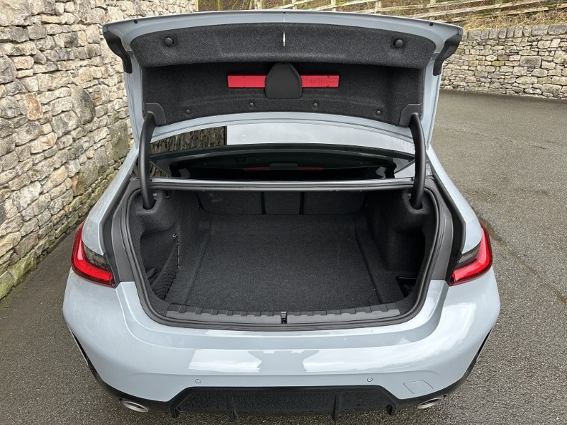 2024 (74) BMW 3 SERIES 320i M Sport 4dr Saloon  5036021