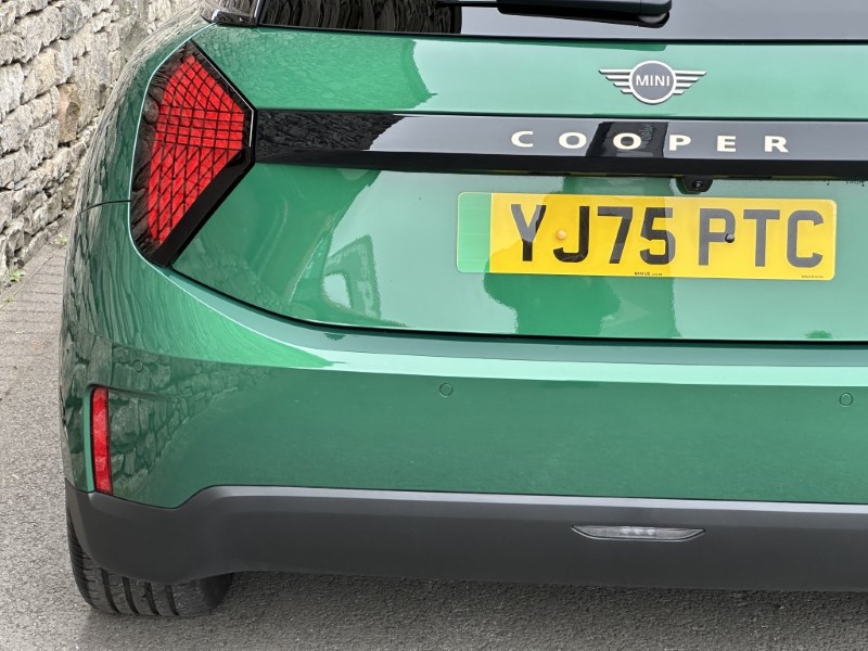 2026 (75) MINI COOPER E Exclusive 3dr Auto 5654257