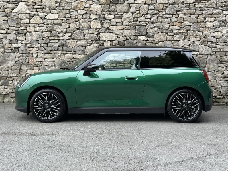 2026 (75) MINI COOPER E Exclusive 3dr Auto 5654313