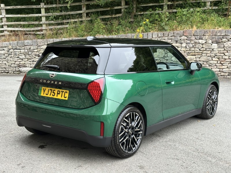 2026 (75) MINI COOPER E Exclusive 3dr Auto 5654347