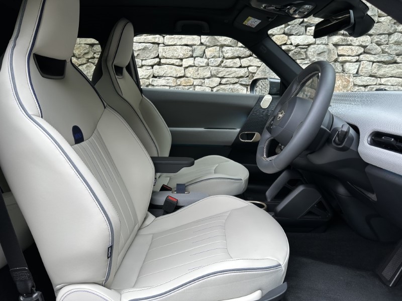 2026 (75) MINI COOPER E Exclusive 3dr Auto 5654269