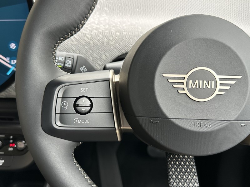 2026 (75) MINI COOPER E Exclusive 3dr Auto 5654288