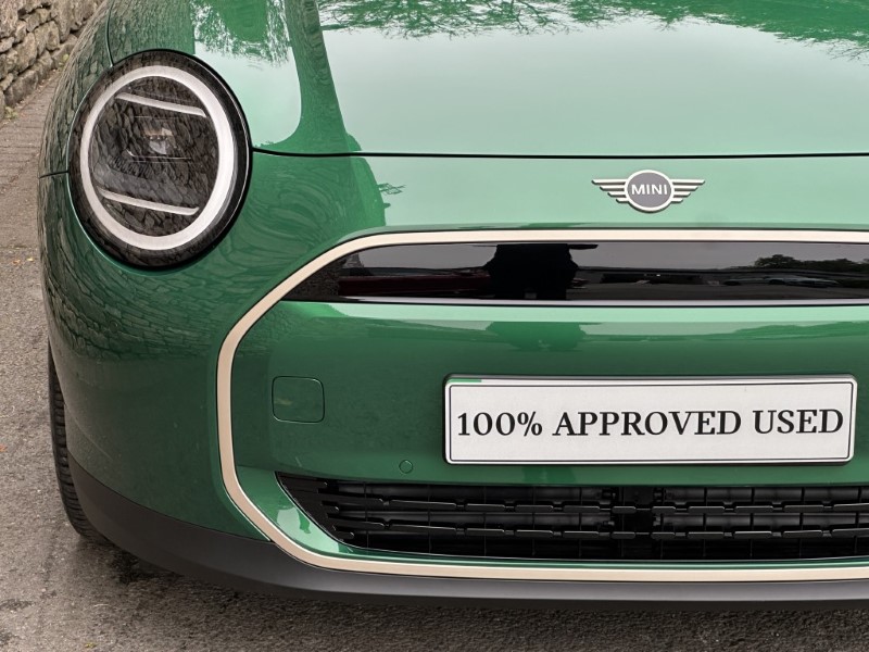 2026 (75) MINI COOPER E Exclusive 3dr Auto 5654296