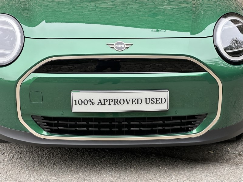 2026 (75) MINI COOPER E Exclusive 3dr Auto 5654339