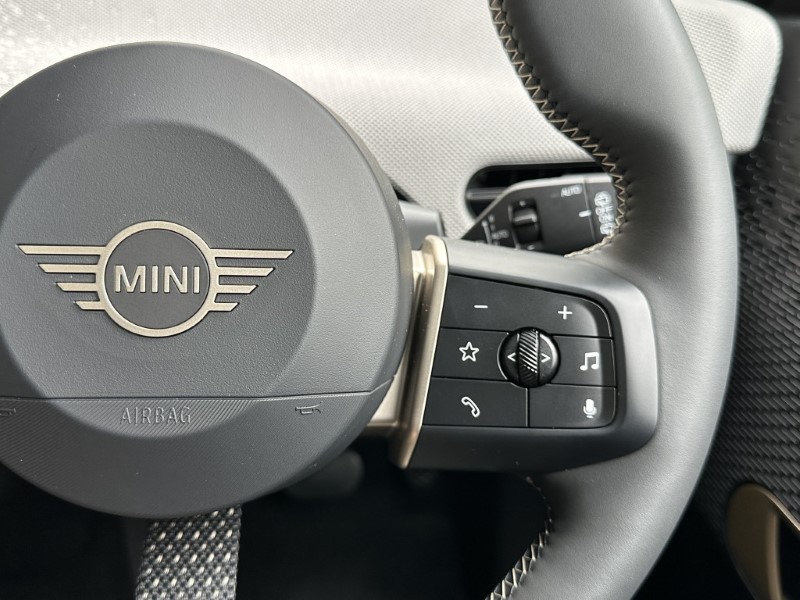 2026 (75) MINI COOPER E Exclusive 3dr Auto 5654290