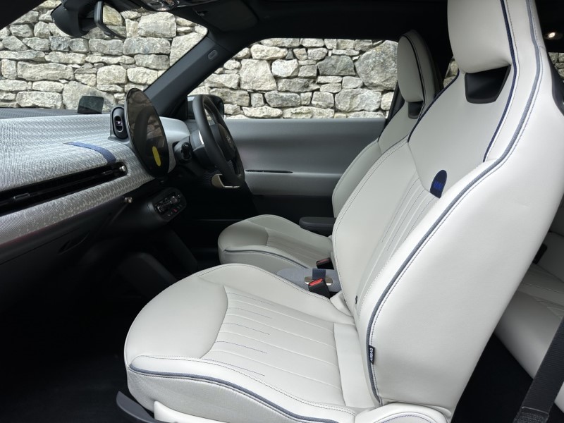 2026 (75) MINI COOPER E Exclusive 3dr Auto 5654302
