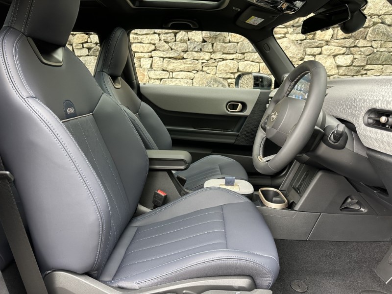 2026 (75) MINI COOPER 1.5 C Exclusive 3dr Auto 5652677