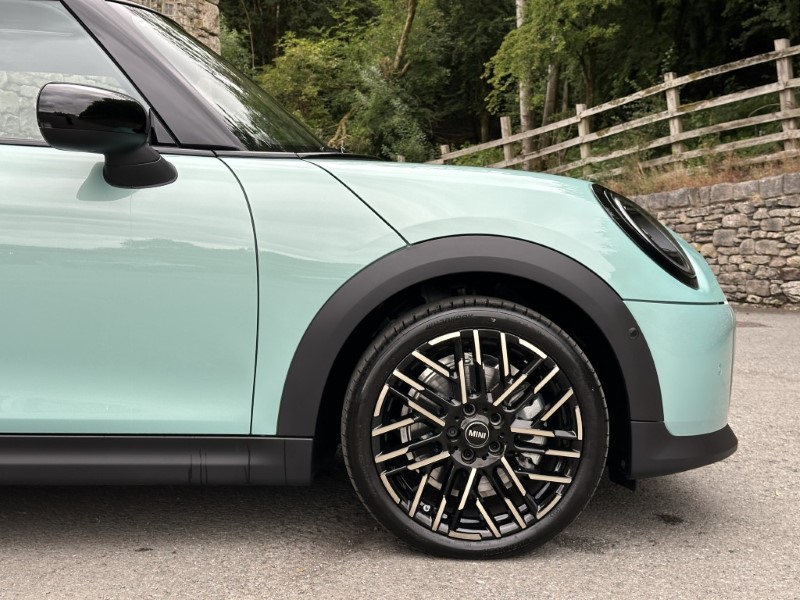 2026 (75) MINI COOPER 1.5 C Exclusive 3dr Auto 5652728
