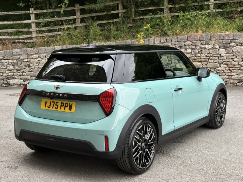 2026 (75) MINI COOPER 1.5 C Exclusive 3dr Auto 5652732