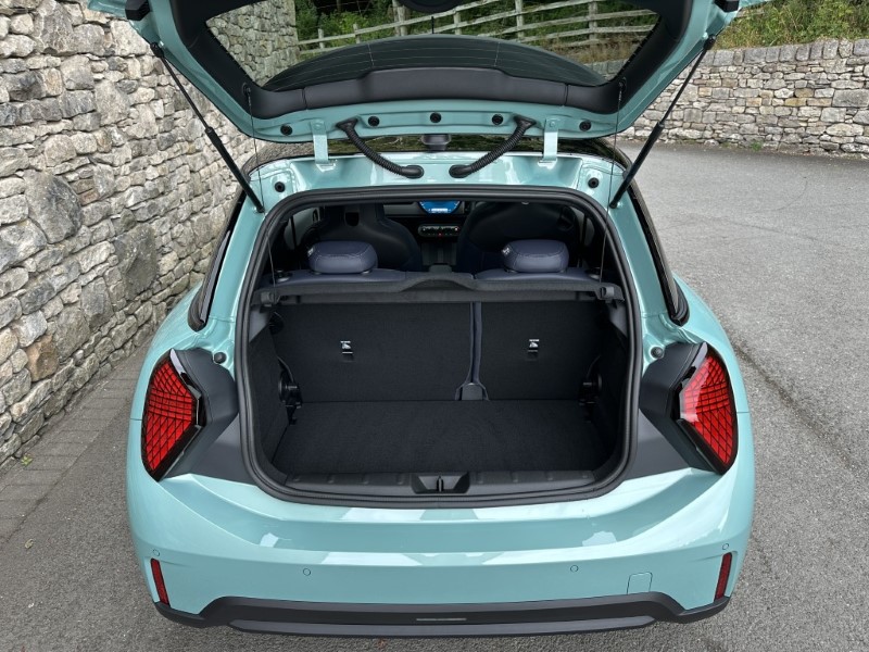 2026 (75) MINI COOPER 1.5 C Exclusive 3dr Auto 5652674